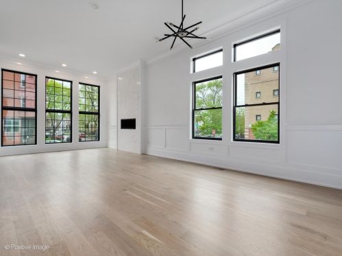 1943 Honore St, Chicago IL  60622-1044 exterior