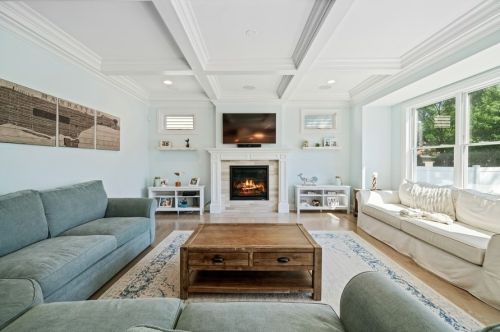 697 Parkside Ave, Elmhurst IL 60126-5029 exterior