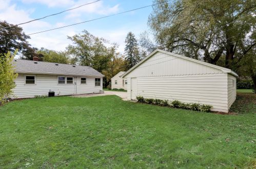 7139 Seneca Ave, Milwaukee WI 53217-3871 exterior