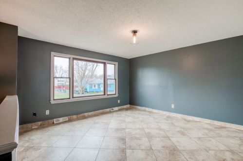 47 Laurel St, Springfield MA 01106-1150 exterior