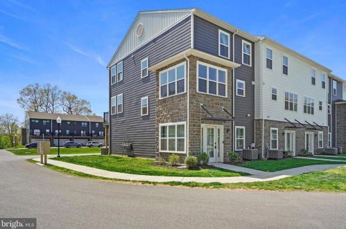 113 High Pointe Dr, Hummelstown PA 17036-8104 exterior