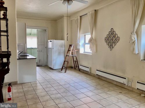 1122 Broad St, Philadelphia PA 19146-5099 exterior