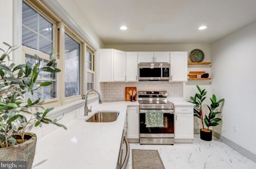 1303 Willow Street Pike, Lancaster PA  17602-4633 exterior