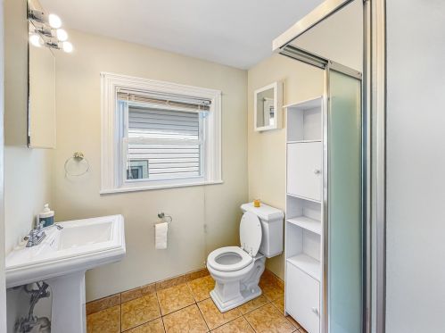 86 Oakwood Ave, Pittsburgh PA  15229-2028 exterior