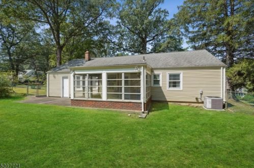 72 Fellswood Dr, Livingston NJ 07039-2238 exterior