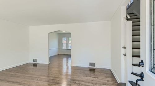 9212 Justine St, Chicago, IL 60620-5037