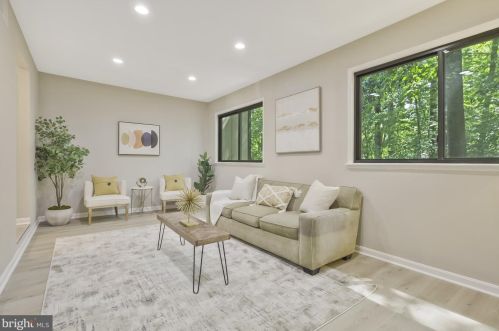 2361 Emerald Hts Ct, Herndon VA 20191-1752 exterior