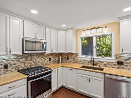 1413 Ogden Dr, Troy MI 48083-5339 exterior