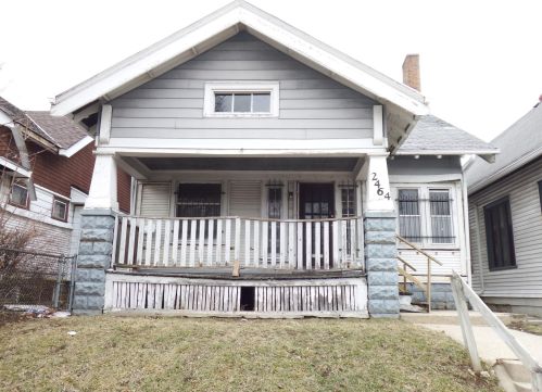 2464 Auer Ave, Milwaukee, WI 53206-1226