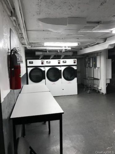 2922 Barnes Ave, Bronx NY  10467-8519 exterior