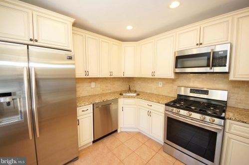 25 Jasmine Ct, Trenton NJ 08648-4808 exterior