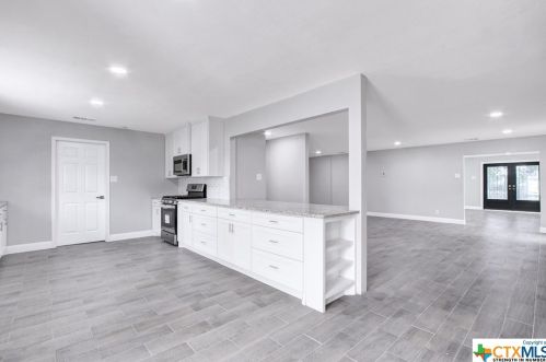 718 Grosvenor St, San Antonio TX 78221-1408 exterior