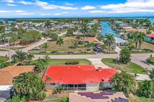 101 Jamaica Dr, Naples FL 34113-4006 exterior