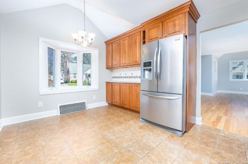 15 Dogwood Pl, Milford CT 06460-4930 exterior