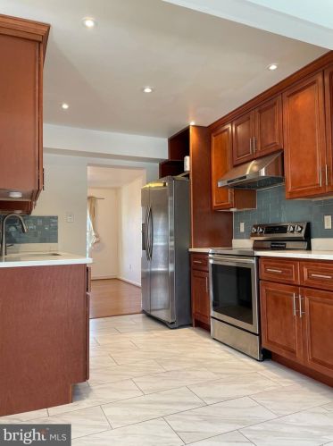 13 Forest Landing Ct, Rockville, MD 20850-3925