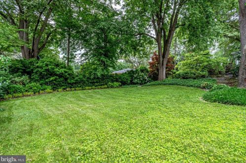 8909 Linton Ln, Alexandria VA 22308-2438 exterior