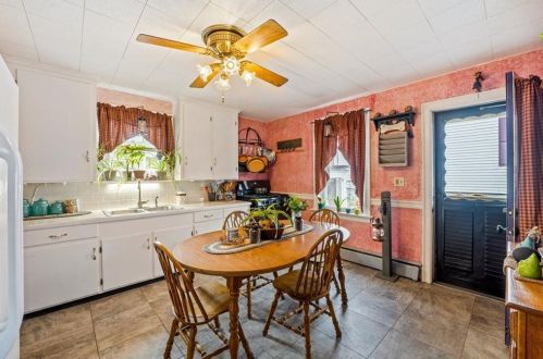 253 Carnation St, Woonsocket, RI 02895-6463