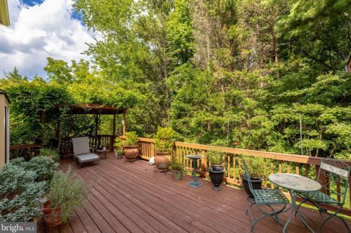 1621 Linway Park Dr, Mc Lean VA 22101-4149 exterior