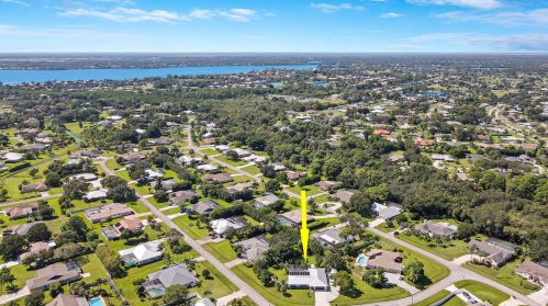 2910 Cates Cir, Fort Pierce FL  34952-5812 exterior