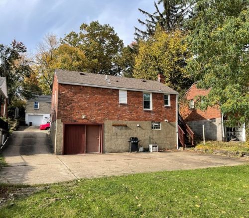 3805 Sunview Dr, Pittsburgh PA  15227-2634 exterior