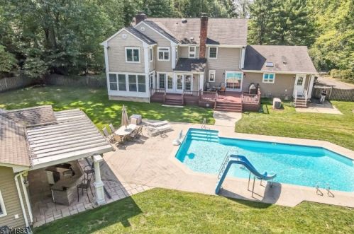 10 Marion Ln, Scotch Plains NJ 07076-2925 exterior