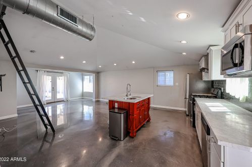 1034 Elm St, Phoenix AZ  85014-3623 exterior