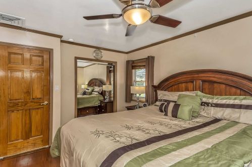 797 Corona Ave, Valley Stream NY 11580-4348 exterior