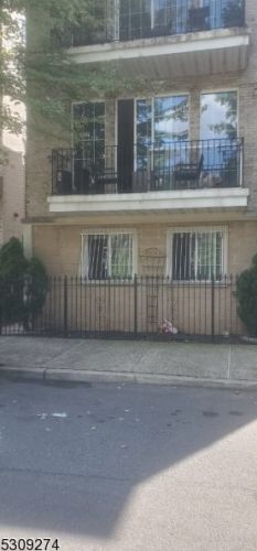 185 Manchester Pl, Newark NJ  07104-1772 exterior