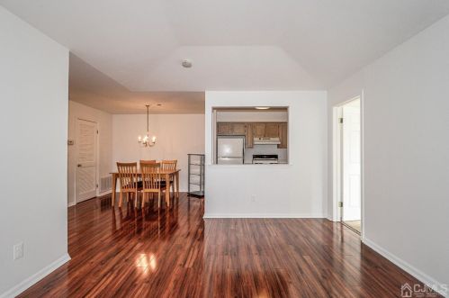 1737 Waterford Dr, Edison NJ  08817-1909 exterior