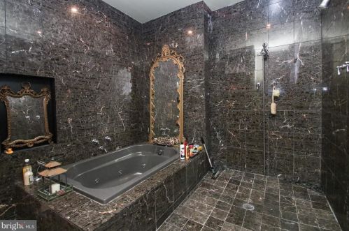 1225 6 St, Philadelphia PA 19147-4828 exterior