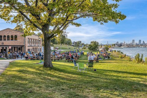 1411 Potter Ave, Milwaukee WI 53207-2115 exterior