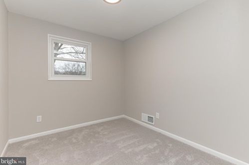 4613 Creek Shore Dr, Rockville MD 20852-2410 exterior