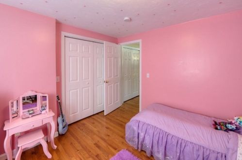 9 Quaker Rd, Worcester MA 01602-2298 exterior