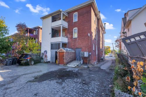 147 Babcock St, Hartford CT 06106-1304 exterior