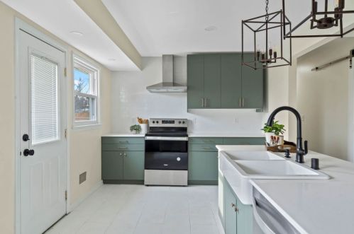 6035 Darnel Ave, Milwaukee WI  53223-3555 exterior