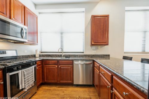 1560 Wabansia Ave, Chicago, IL 60642-7443