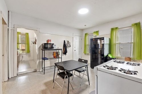 9 Elizabeth St, Worcester MA 01605-2949 exterior