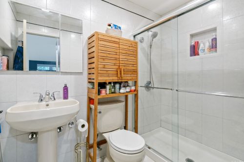 156 Alicia Dr, Babylon NY 11703-4035 exterior