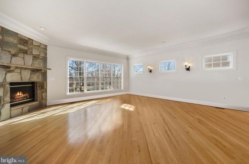 1493 Evans Farm Dr, Mc Lean VA 22101-5656 exterior