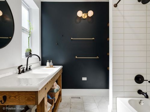 5017 Lawndale Ave, Chicago IL 60659-1103 exterior