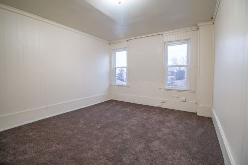 2123 Lloyd Ave, Pittsburgh PA 15218-1734 exterior