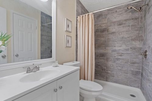 6913 Colony Loop Dr, Austin TX 78724-3751 exterior