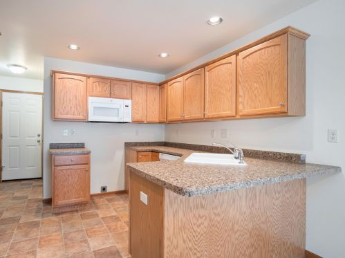 1953 Wild Oak Dr, Manitowoc WI 54220 exterior