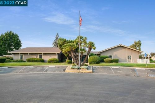 2144 Dalis Dr, Concord CA 94520-5440 exterior