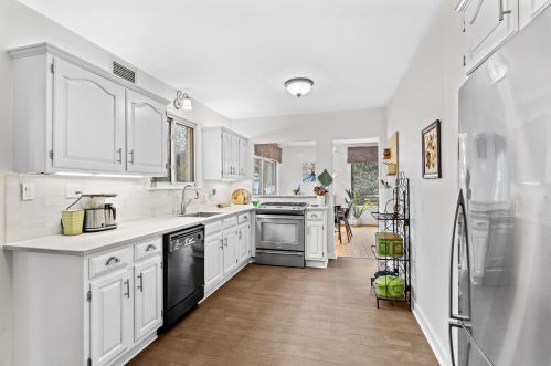 707 Juniper Ln, Milwaukee WI 53209-2148 exterior