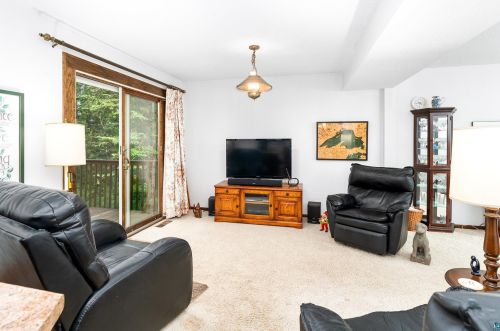 1802 Valhalla Dr, Duluth MN 55811-2226 exterior