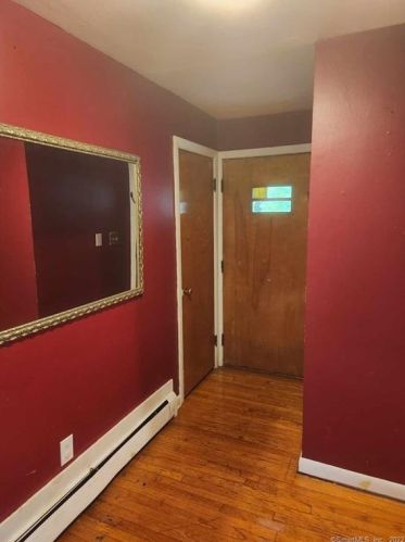 948 Old Colony Rd, Meriden CT  06451-7920 exterior