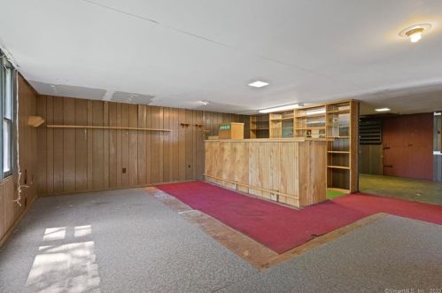 158 Center St, Windsor Locks CT 06096-2409 exterior