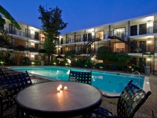 3433 Dallas St, Houston TX  77019-3909 exterior