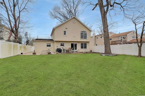 22 Lyons St, Huntington Station NY 11747-1000 exterior